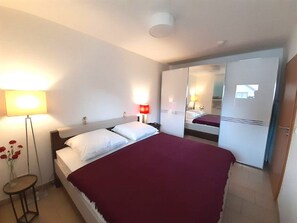 Unclassified image, 2 of 16, button