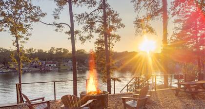 Waterfront Luxury Tiny Home 360 North on Wilson Lake Close to Robert Trent Jones