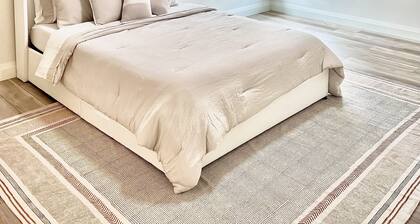 Luxury Furnished Apartment in Heart of Quincy