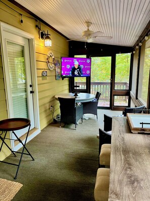 Interior - All Decked Out- Elegant Pickwick Lake Living, Sleeps 10 (Counce)