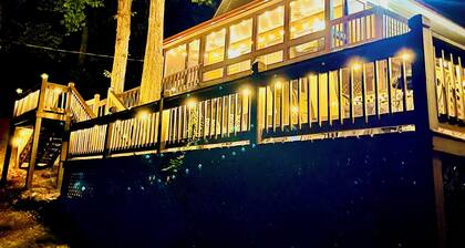 All Decked Out- Elegant Pickwick Lake Living, Sleeps 10