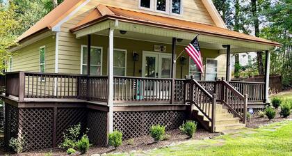 All Decked Out- Elegant Pickwick Lake Living, Sleeps 10