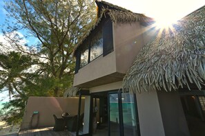 Villa de lujo, alberca privada, frente al mar | Terraza o patio