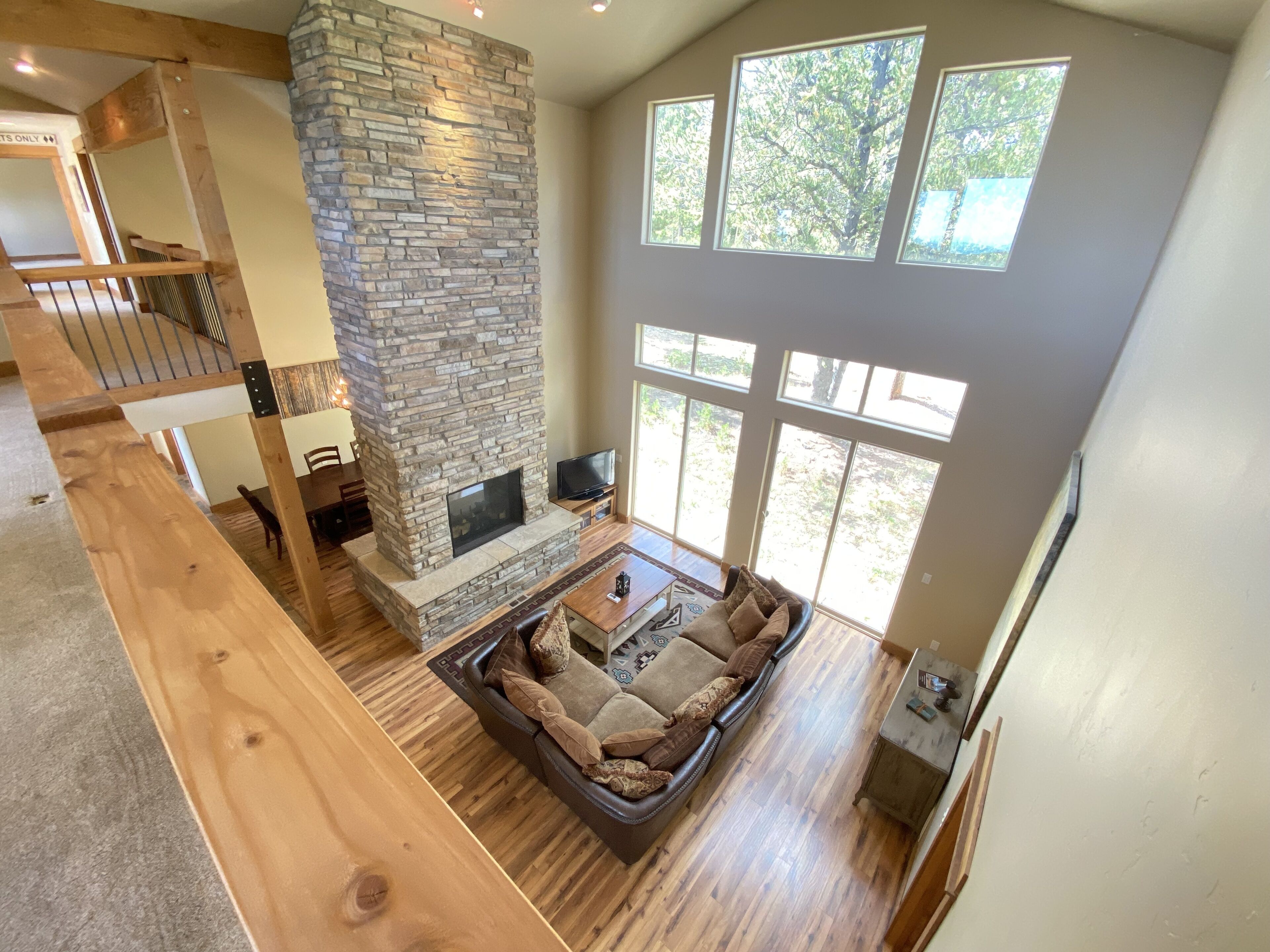 New! Family Friendly Spacious Mountain Lodge, 3Bed/3Bath Starlit