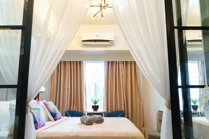 1 bedroom, iron/ironing board, WiFi, bed sheets - Condo in Makati, Fast Wi Fi + Netflix, Magnificent view of Makati Skyline (Makati)