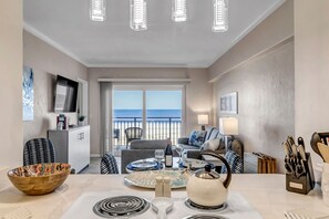 Interior - Surfline 8th Avenue Jax Beach (Jacksonville Beach)