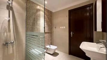 SĂšche-cheveux, serviettes fournies, savon, papier toilette