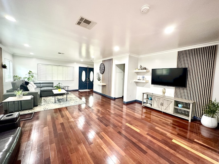 Central Location Large Size Home New Listing Special Book Now! - La Puente, CA