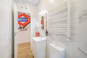 Unclassified image, 4 of 67, button