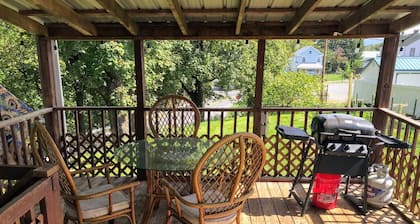 Cozy Home close to town/50 minutes to Penn State.