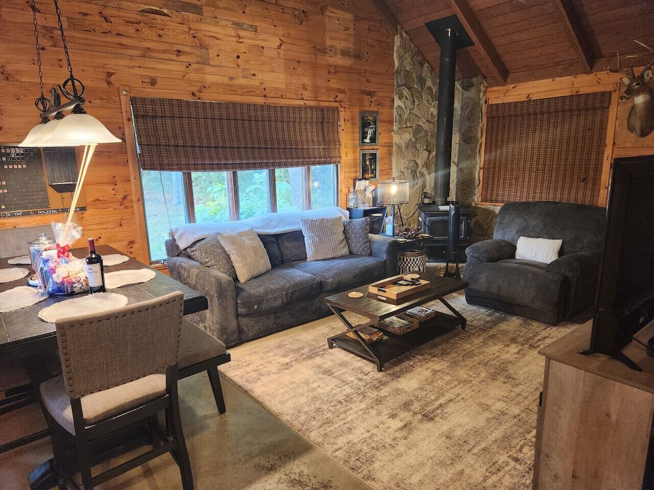 Smart TV, fireplace, stereo