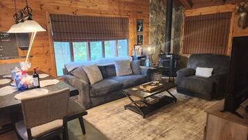 Smart TV, fireplace, stereo