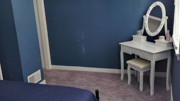 4 makuuhuonetta, silitysrauta/-lauta, ilmainen Wi-Fi, vuodevaatteet