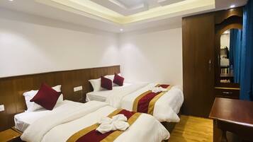 Habitación familiar | 1 dormitorio, mobiliario individual, escritorio