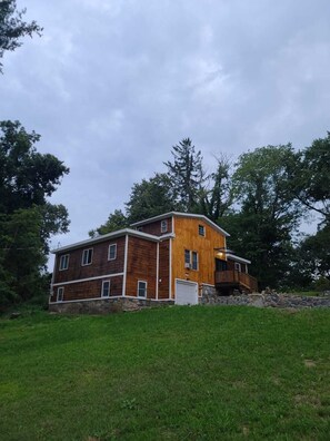 Exterior - Lux Haven Oasis retreat just 1 Hr from NYC Fully Furnished Rental in Carmel, NY! (Carmel Hamlet)