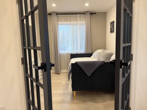 3 bedrooms, desk, iron/ironing board, travel cot - Lux Haven Oasis retreat just 1 Hr from NYC Fully Furnished Rental in Carmel, NY! (Carmel Hamlet)