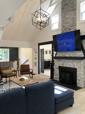 Lobby - Lux Haven Oasis retreat just 1 Hr from NYC Fully Furnished Rental in Carmel, NY! (Carmel Hamlet)