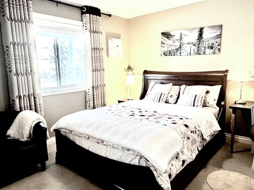 Legal Walkout suite with King-bed, Kitchen, Parking & Patio