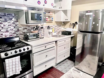 Legal Walkout suite with King-bed, Kitchen, Parking & Patio