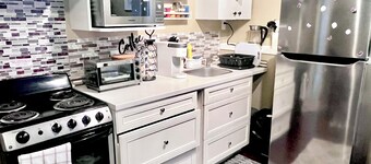 Legal Walkout suite with King-bed, Kitchen, Parking & Patio