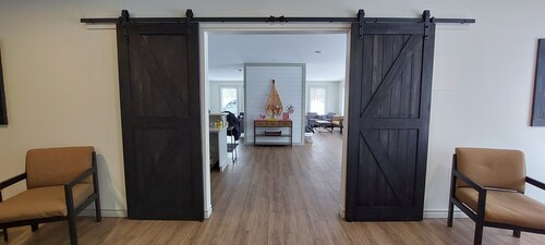 Large pet friendly retreat with tons of room for large groups.