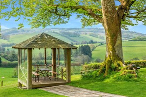 Outdoor dining - Winsford Cottage near Wheddon Cross (Minehead)