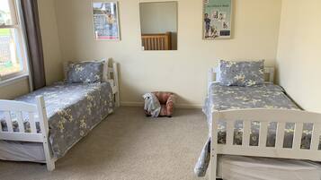 4 bedrooms, desk, iron/ironing board, free WiFi