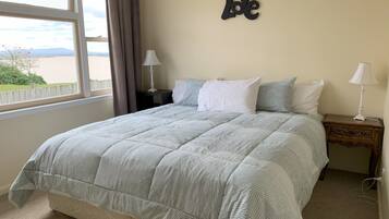 4 bedrooms, desk, iron/ironing board, free WiFi