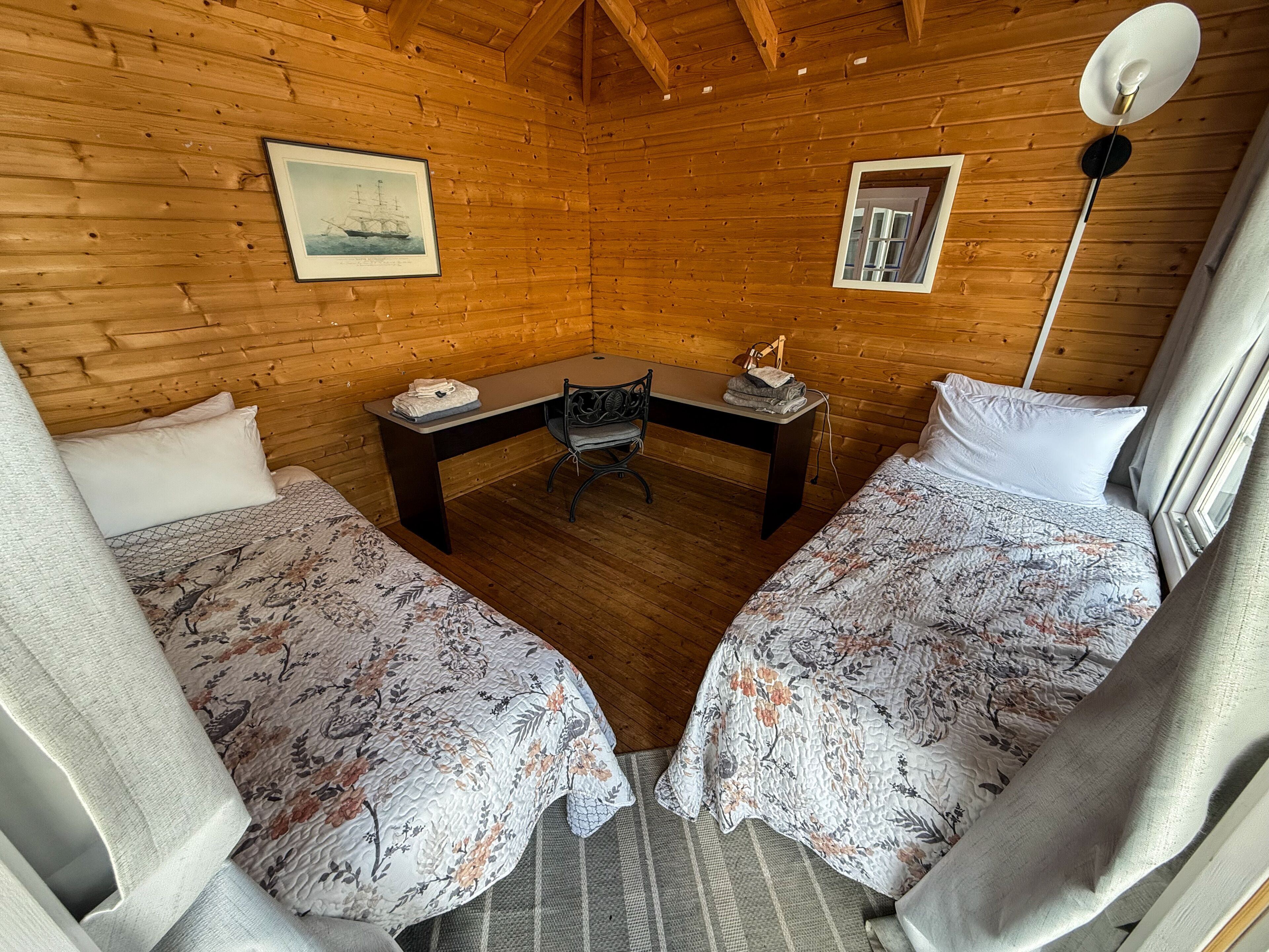 4 bedrooms, desk, iron/ironing board, free WiFi