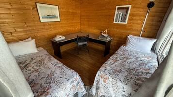 4 bedrooms, desk, iron/ironing board, free WiFi