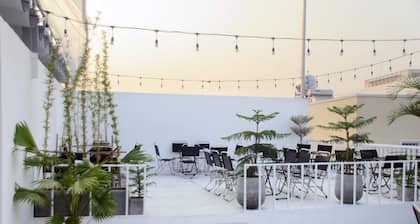 HERO HOSTEL & BILLIARDS