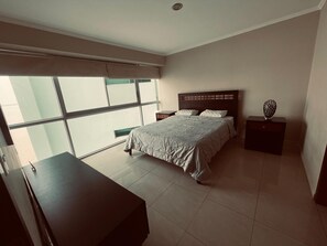 1 bedroom, iron/ironing board, free WiFi, bed sheets - Riverfront Suite in Puerto Santa Ana (Guayaquil)