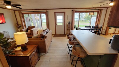 Cozy Cottage on Stone Lake