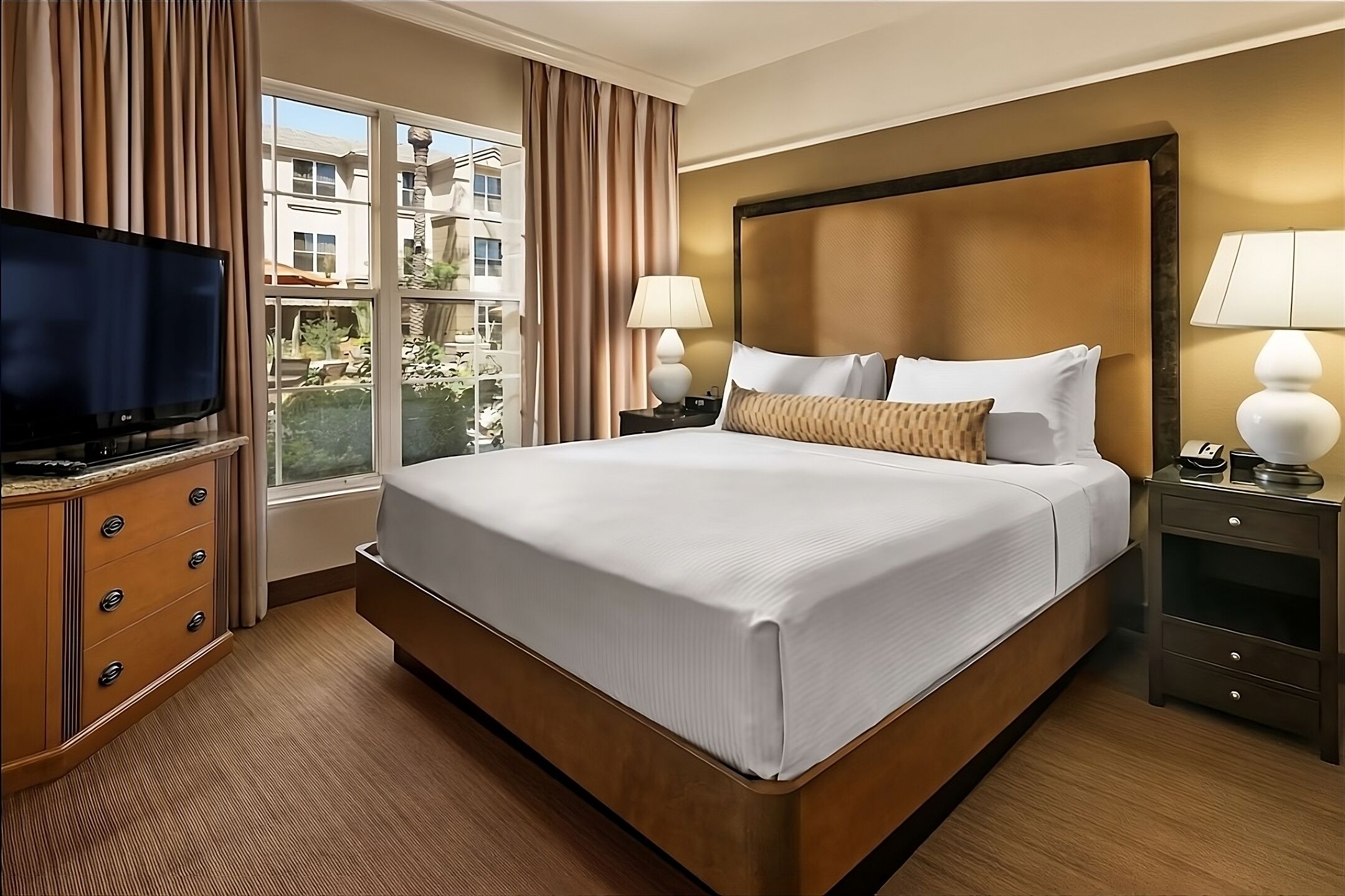 Your Gateway to Scottsdale's Wonders: Elegant Suites Await! Paws Friendly, Pool
