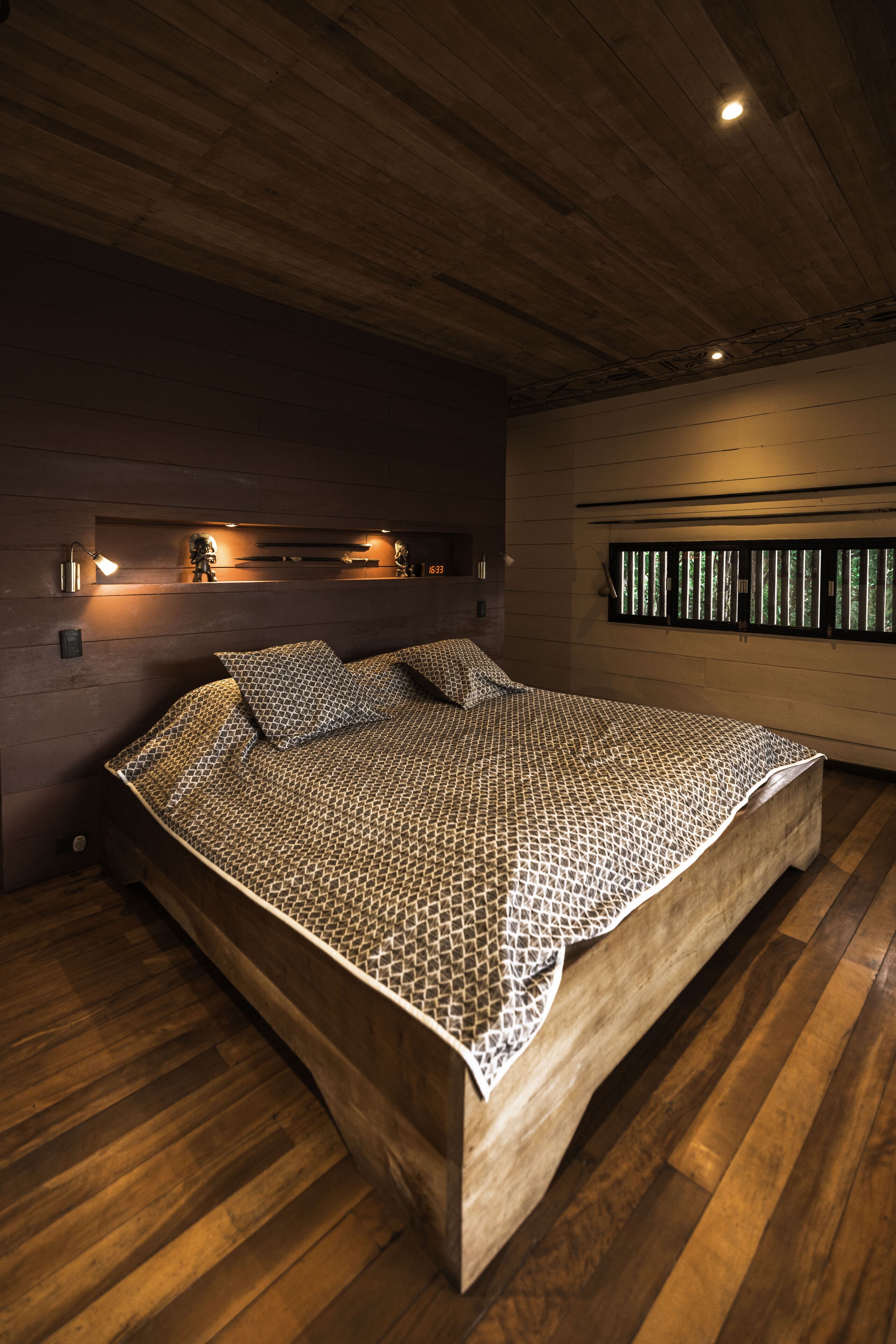 6 bedrooms, iron/ironing board, WiFi, bed sheets