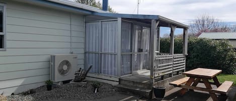 屋外ダイニングエリア