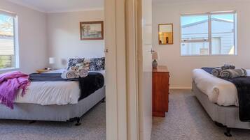 3 bedrooms, iron/ironing board, free WiFi, bed sheets