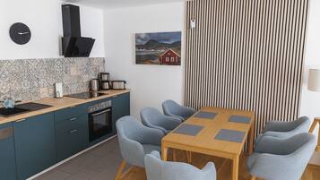Fridge, oven, stovetop, dishwasher