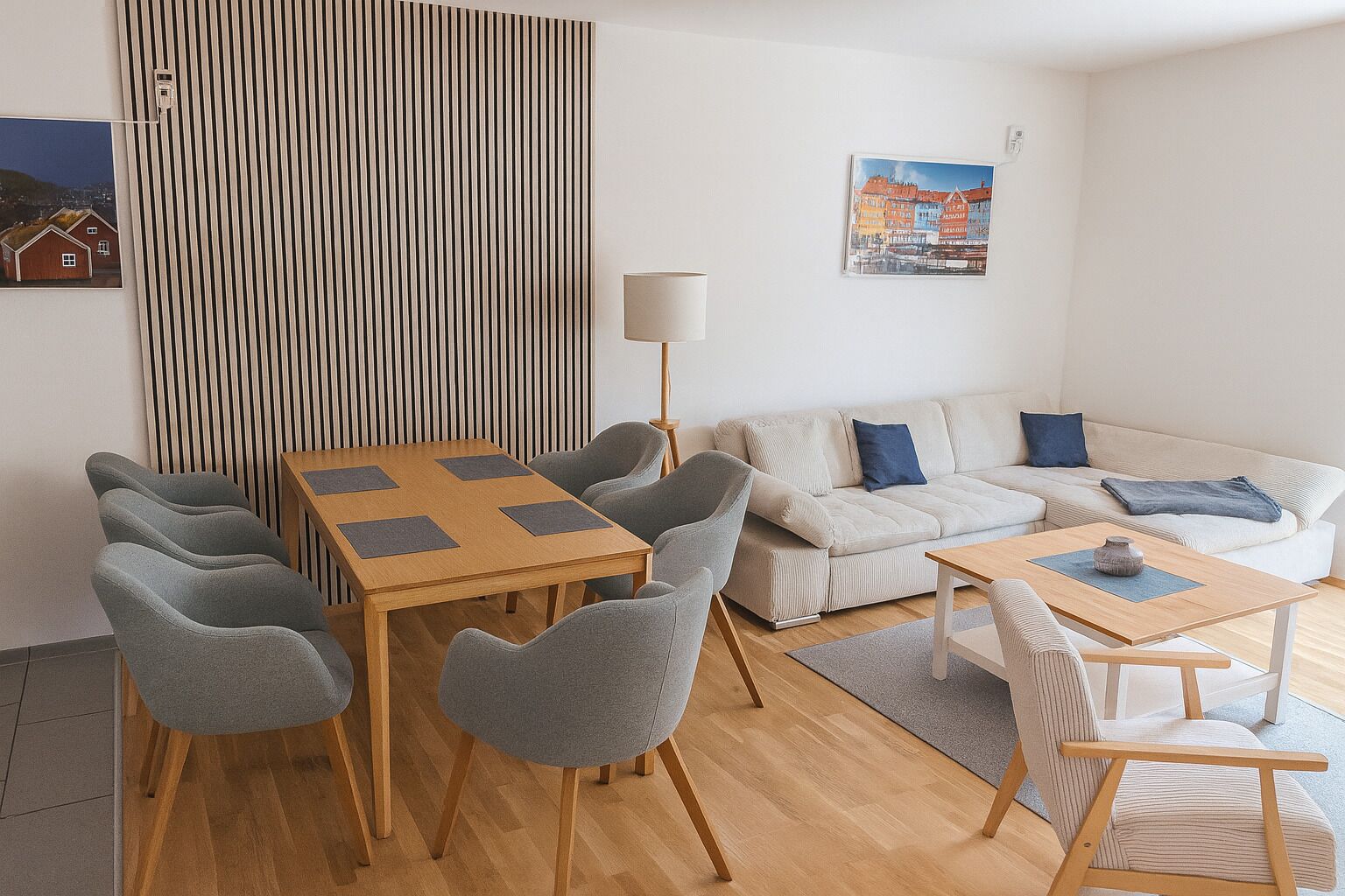 Una televisión, una mesa de tenis de mesa