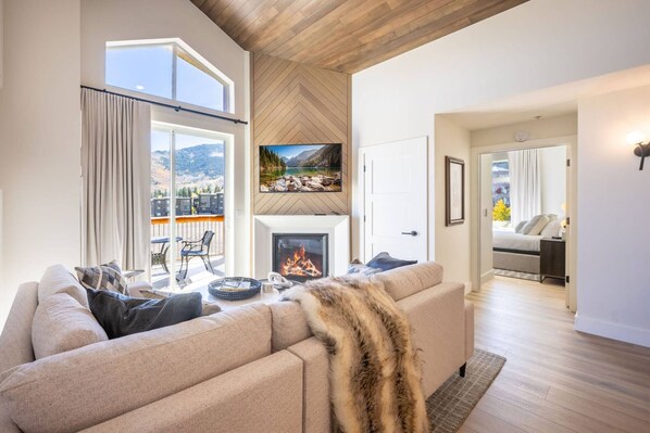 Smart TV, fireplace, video games, table football - Christmas Sale | Last-Chance Park City Ski Homes (Park City)