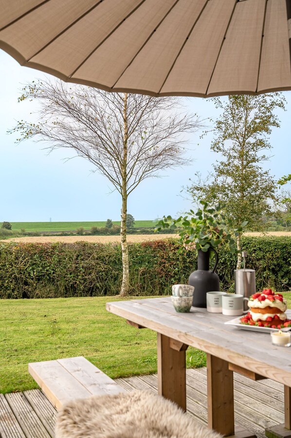 Outdoor dining - Fell Lodge - a luxury lodge that sleeps 6 guests in 3 bedrooms (Clitheroe)