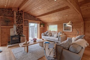 Smart TV, offices - Fell Lodge - a luxury lodge that sleeps 6 guests in 3 bedrooms (Clitheroe)