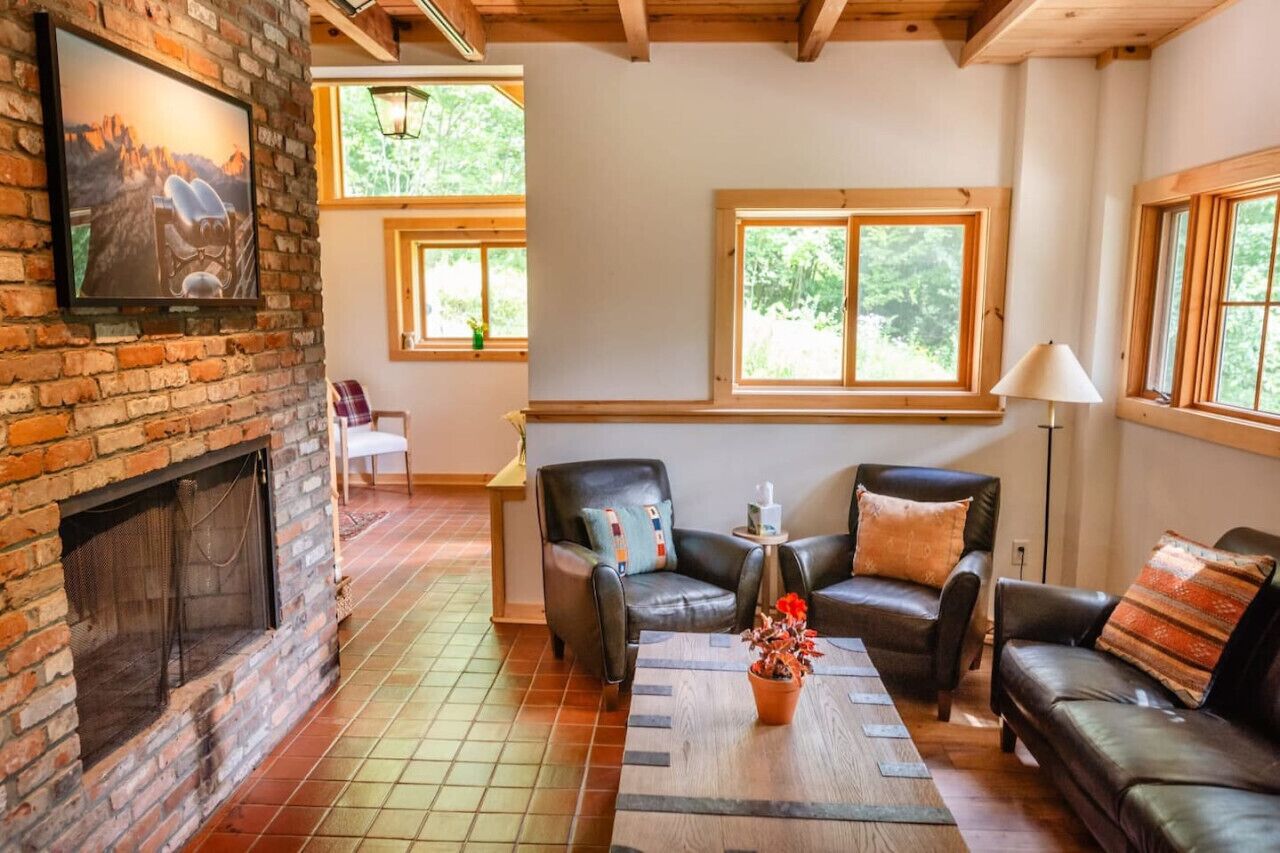 Smart TV, fireplace, stereo