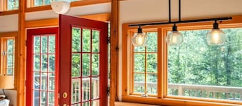 Stratton Mountain Escape w Hot Tub|Deck|Projector