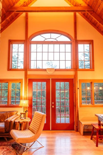 Stratton Mountain Escape w Hot Tub|Deck|Projector