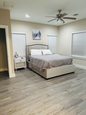 3 soverom, strykejern/-brett, wi-fi og sengetøy