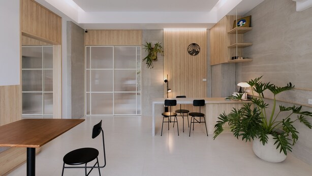 A modern kitchen with a wooden countertop, a dining table with four chairs, and a potted plant. - terumahouse (Taitung)