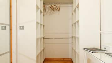 Luxury Apartment | Wardrobe