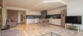 Lavish Apartment sleeps 5 Lanark