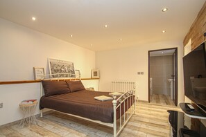 Luxury Apartment | Wardrobe - Lavish Apartment sleeps 5 Lanark (Lanark)